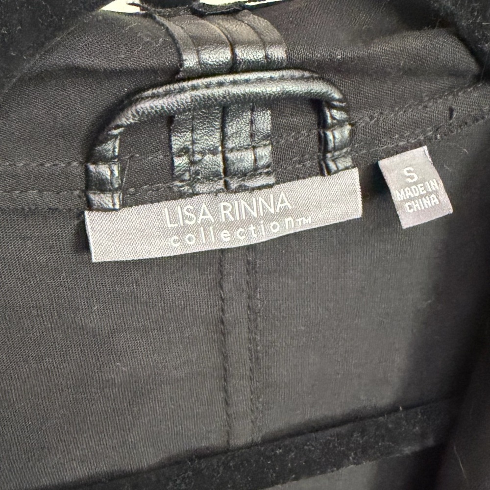 Lisa Rinna Collection Black Sleeveless Vest - Picture 2 of 5